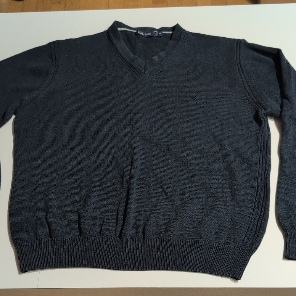 Nautica Grayish Green V-Neck Sweater Classic Style Mens medium